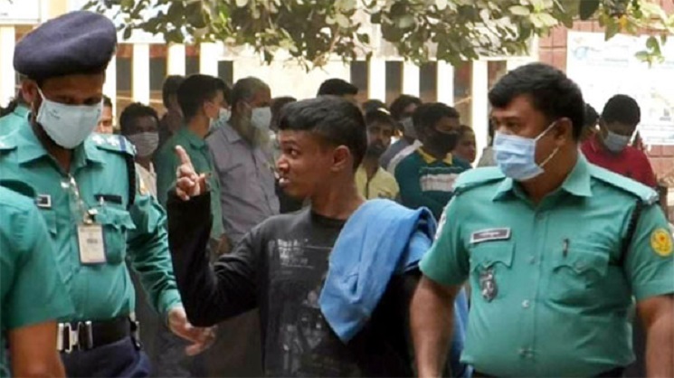 যেকারনে মজনুকে নিয়ে এত বিতর্ক