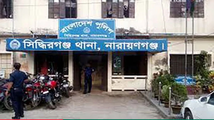 ঘরের বাইরে বন্ধুকে পাহারায় বসিয়ে প্রেমিকাকে ধর্ষণ