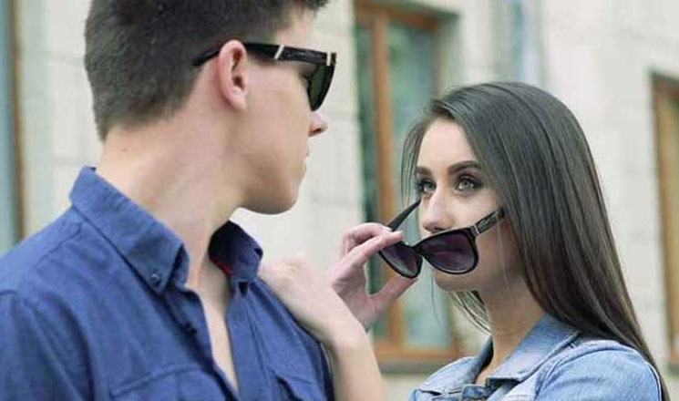 ছেলে দেখলেই মেয়েরা যে ৫ বিষয় সবার আগে খেয়াল করে