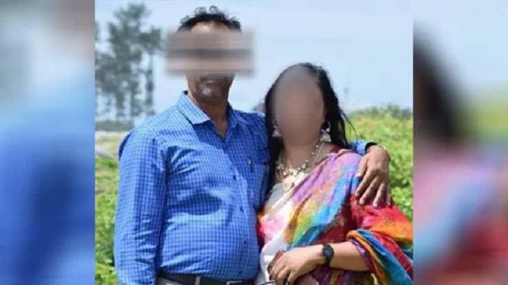 বরিশালে শ্রেষ্ঠ শিক্ষক-শিক্ষিকার চুমুর ছবি ভাইরাল