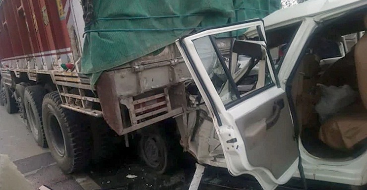 বিয়েবাড়ি থেকে ফেরার পথে ভারতে সড়ক দুর্ঘটনায় নিহত ১৪