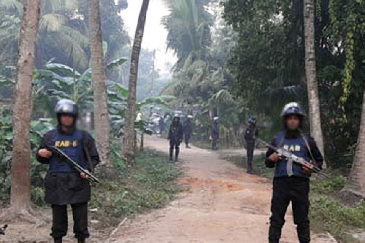 সিরাজগঞ্জের সেই ‘জঙ্গি আস্তানা’ থেকে ৪জনের আত্মসমর্পণ