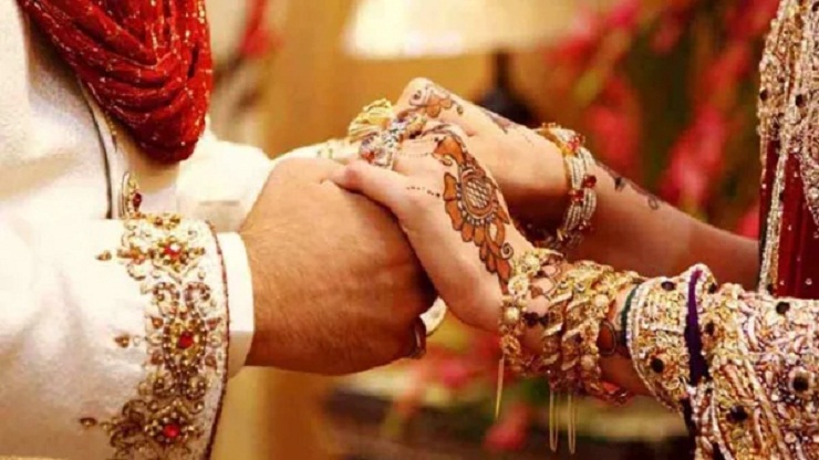 নববধূকে তালাক দিয়ে অনশনরত তরুণীকে বিয়ে