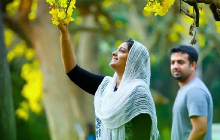 কেউ আপনাকে পছন্দ করে, বুঝবেন যেভাবে