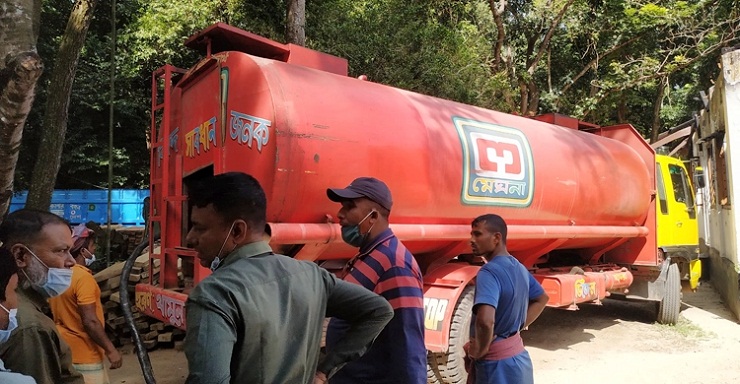 তেলের লরিতে কাঠ পাচার