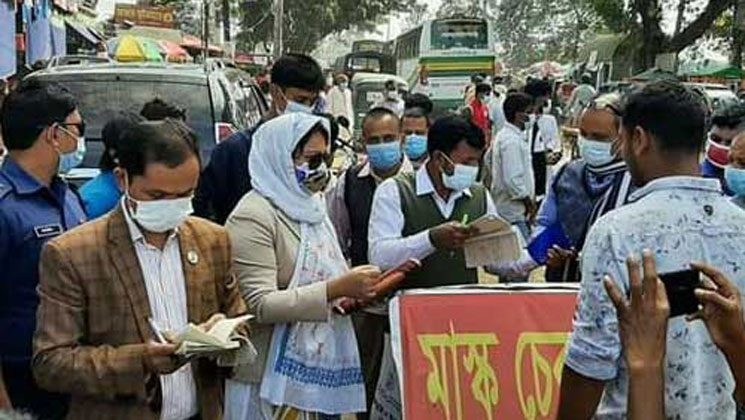 ময়মনসিংহের ফুলপুরে মাস্ক না পড়ায় ভ্রাম্যমান আদালতের ২২ জনকে জরিমানা