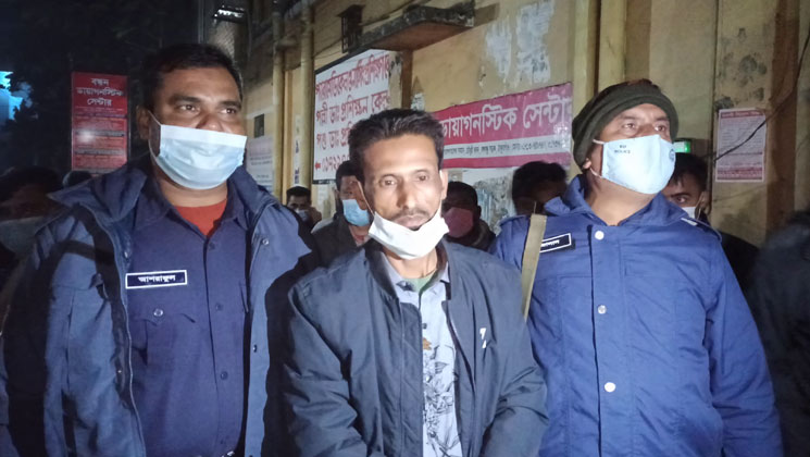 ঠাকুরগাঁও আধুনিক সদর হাসপাতালের কর্মচারী চিকিৎসা সামগ্রী চোরাচালানের সময় আটক