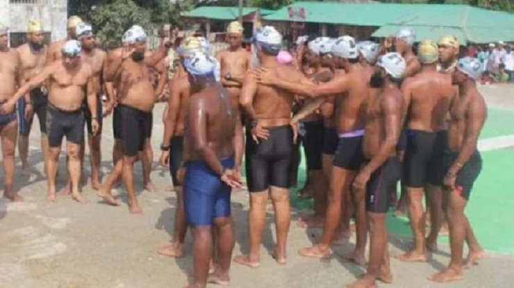 বাংলা চ্যানেল পাড়ি দিচ্ছেন রেকর্ড সংখ্যক সাঁতারু