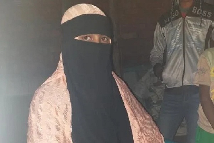 রাতে দেখা করতে গিয়ে আপত্তিকর অবস্থায় প্রেমিক-প্রেমিকা ধরা