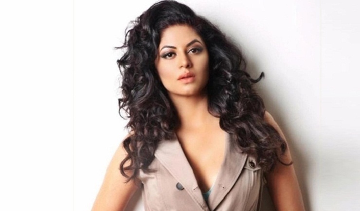 শিক্ষকের কাছে যৌন হেনস্তার শিকার হয়েছিলেন অভিনেত্রী