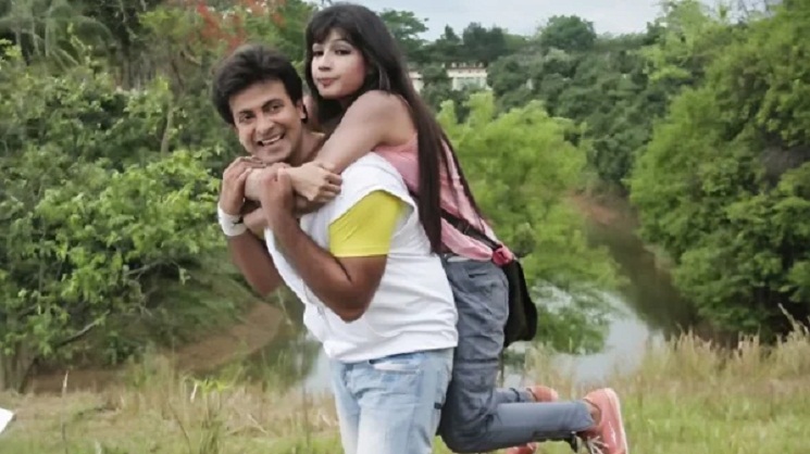 শাকিব ও মাহীকে দিয়ে ঢালিউডে ‘ভিন্নধর্মী’ যাত্রা শুরু