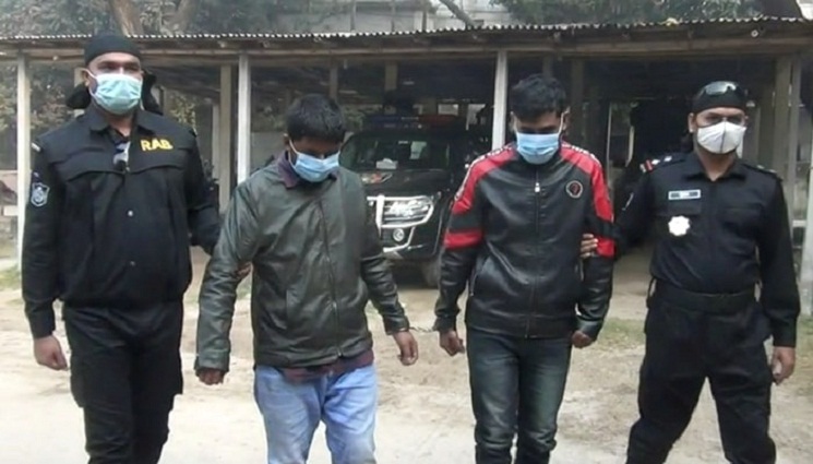 জয়পুরহাটে অস্ত্র-গুলিসহ ১০ মামলার আসামি গ্রেপ্তার