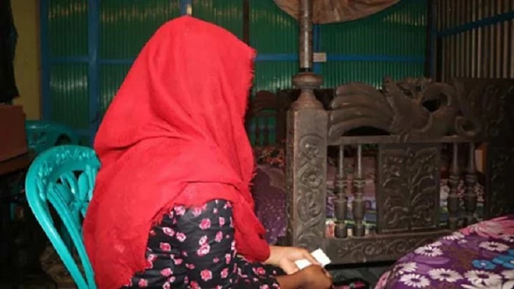 আমাকে বিয়ে না করলে আত্মহত্যা ছাড়া উপায় নেই’