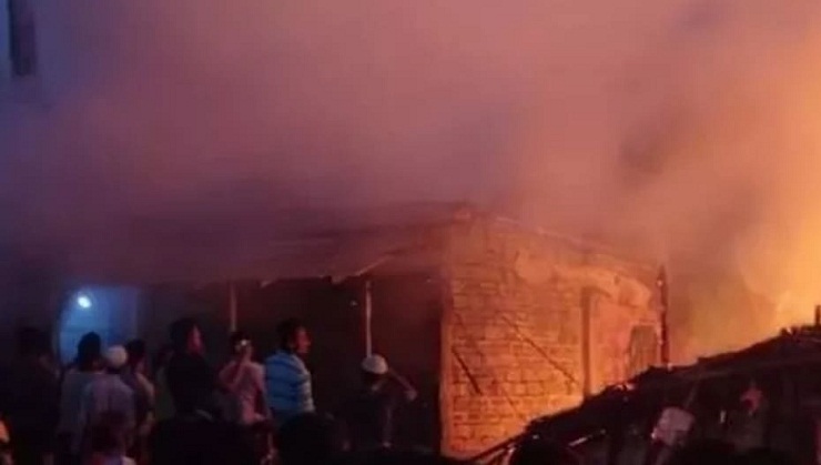 মাধবপুরে ভয়াবহ অগ্নিকাণ্ডে ১৫ দোকান পুড়ে ছাই