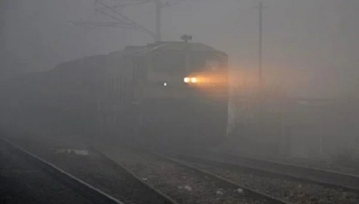 কুয়াশায় ট্রেন দুর্ঘটনা এড়াতে বিশেষ সতর্কতা জারি