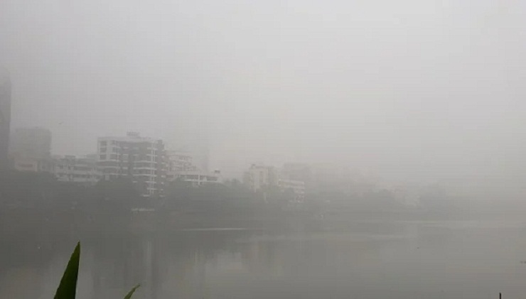 ঘন কুয়াশায় আচ্ছন্ন রাজধানী, নেপথ্যে আরব সাগর