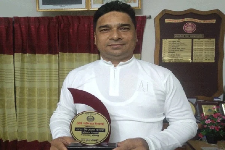 মানিকগঞ্জের শ্রেষ্ঠ ওসি ফিরোজ কবির