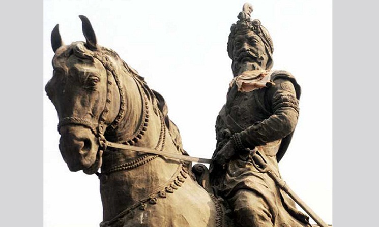 পাকিস্তানে ভাস্কর্য ভাঙচুর, গ্রেপ্তার যুবক