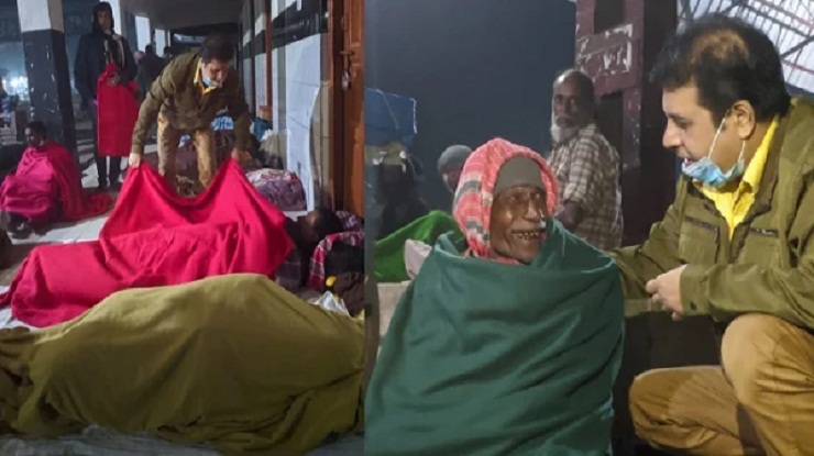 প্ল্যাটফর্মে ঘুমন্ত মানুষকে গরম কাপড়ে জড়ালেন আকরাম
