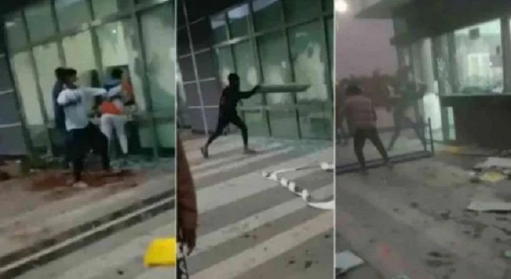 ভারতে আইফোন কারখানা ভাঙচুর, গ্রেফতার ৮০