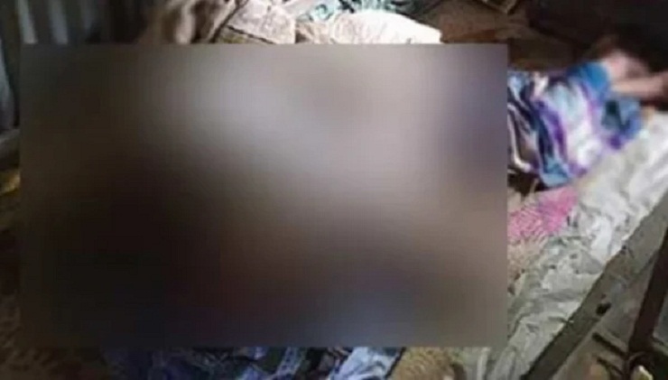 গোঙ্গানোর শব্দ শুনে থমকে যান পথচারীরা, তালা খুলতেই রক্তাক্ত দেহ
