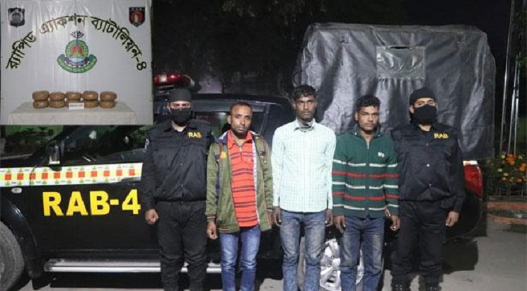 রাজধানীতে ২০ কেজি গাঁজাসহ আটক ৩