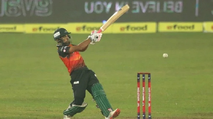 ফাইনালে ওঠার লড়াইয়ে চট্টগ্রামকে বড় লক্ষ্য দিল ঢাকা