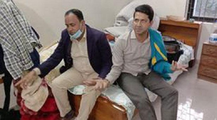 ঘুষের টাকাসহ অডিটের দুই কর্মকর্তা আটক