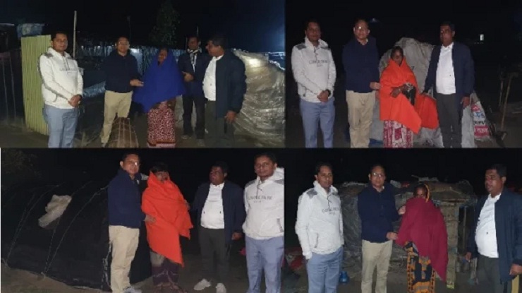 বেঁদে পল্লীর শীতার্তদের গায়ে কম্বল জড়িয়ে দিলেন ইউএনও 