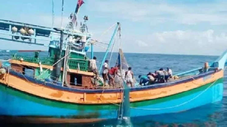 বঙ্গোপসাগরে ১৬ দিন ধরে ট্রলারসহ ১৮ জেলে নিখোঁজ