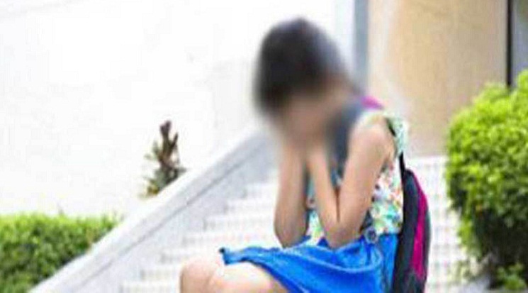 বাবা-মাকে বের করে দিয়ে শিশুকে ধর্ষণ করলো ওঝা 
