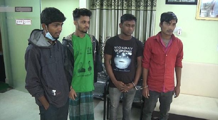 চোখে ‘বাম’ লাগিয়ে ব্যবসায়ীদের সর্বস্ব কেড়ে নিত ওরা