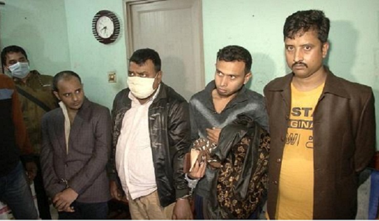 মোহাম্মদপুরে পিস্তল-গুলিসহ আটক ৪