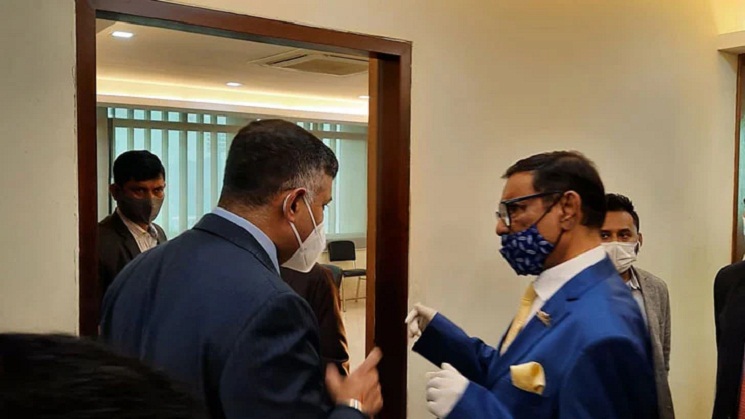 আ'লীগ কার্যালয়ে ভারতের হাইকমিশনার, কাদেরের সঙ্গে বৈঠক 