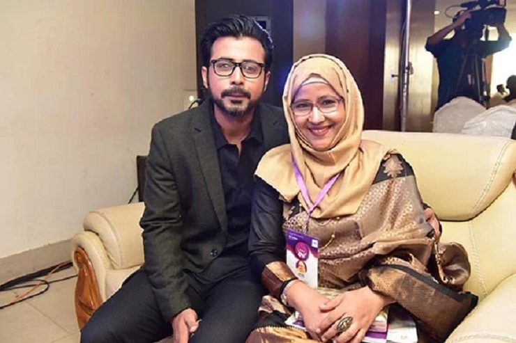 মায়ের সঙ্গে নিশোর আবেগঘন মুহূর্ত, কাঁদাবে আপনাকেও (ভিডিও)