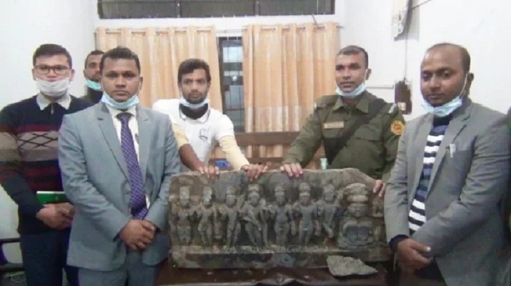 নদী খননের সময় পাওয়া গেল কষ্টি পাথরের মূর্তি