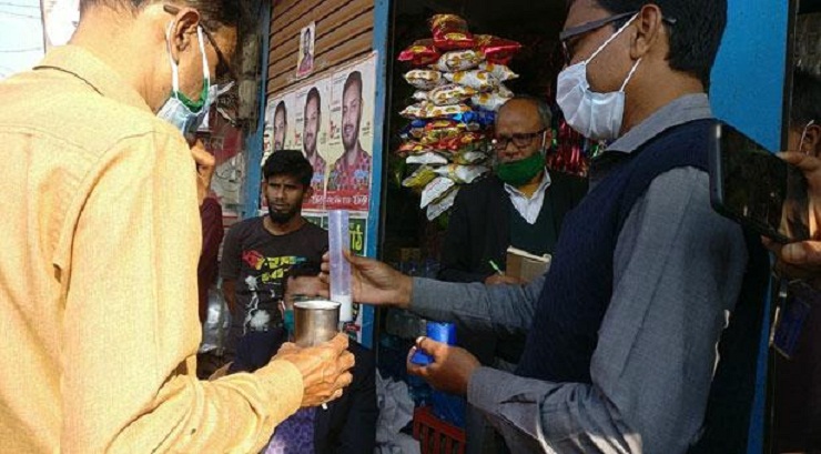 দুধে পানি মেশানোয় ৭ জনের জরিমানা