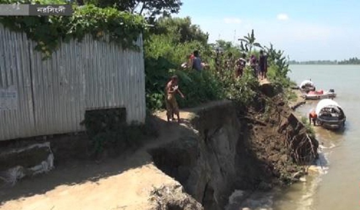 বালু উত্তোলনে ভাঙছে রায়পুরা, সর্বশান্ত স্থানীয়রা