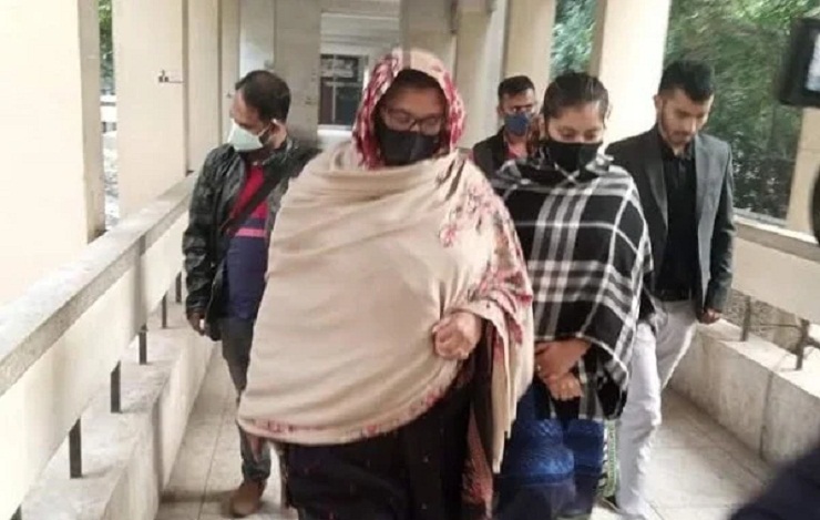 আত্মসমর্পণ করে জামিন পেলেন পাপুলের স্ত্রী ও মেয়ে
