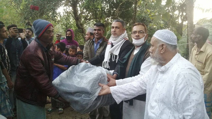 রাঙ্গুনিয়ায় ক্ষতিগ্রস্ত স্থান পরিদর্শন ও সহযোগিতা প্রদান করলেন ফজলুল কবির গিয়াসু 