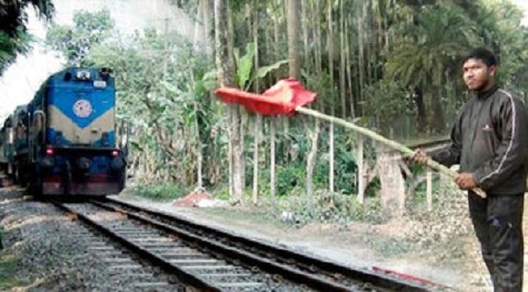 মা-ছেলে বাঁচালেন কয়েকশ’ ট্রেন যাত্রীর প্রাণ