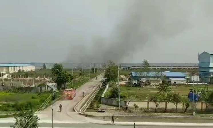 মোংলা ইপিজেডে সুতার গোডাউনে আগুন