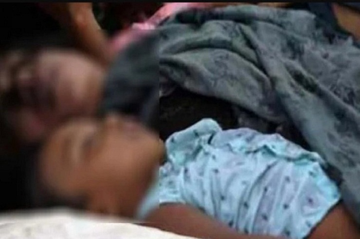 রাস্তায় ছিটকে মৃত্যুর সময়েও সন্তানকে বুকে আগলে রাখলেন মা