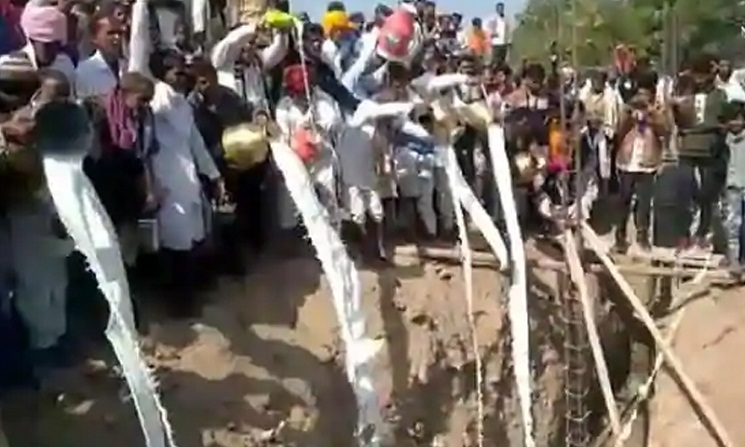 মন্দিরের ভিত্তিতে ঢালা হলো ১১ হাজার লিটার দুধ-দই-ঘি