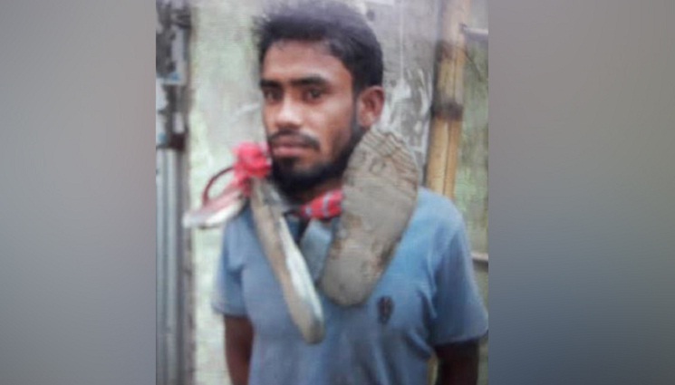 মেয়েকে যৌন হয়রানি, সৎ বাবাকে পুলিশে দিলো এলাকাবাসী