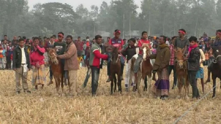 মুজিববর্ষ উপলক্ষে দিনাজপুরে ঐতিহ্যবাহী ঘোড় দৌড় প্রতিযোগিতা