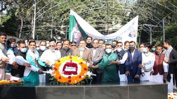 বঙ্গবন্ধুর প্রতিকৃতিতে বিজ্ঞান ও প্রযুক্তি বিষয়ক উপ-কমিটির শ্রদ্ধা