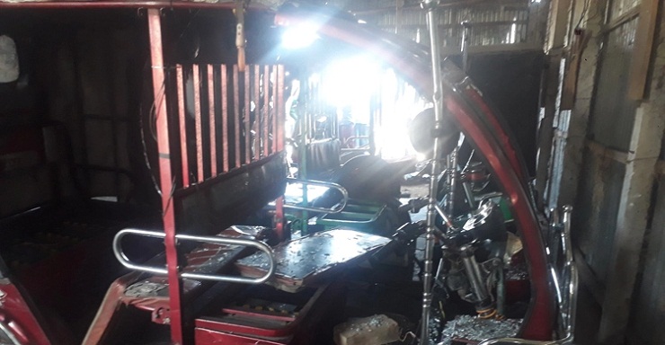 তারাকান্দায় অটোরাইস মিলে হামলা, ১০ অটোরিকশা ভাঙচুর