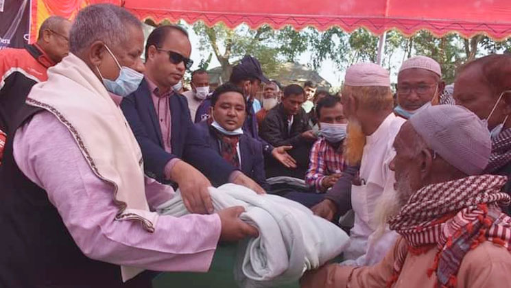 হাতীবান্ধায় শীতার্তদের মাঝে কম্বল বিতরণ