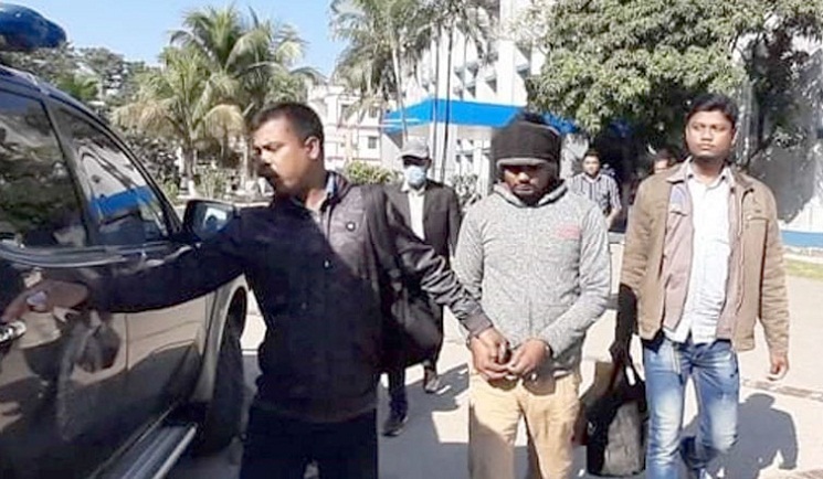 চলন্ত বাসে ধর্ষণচেষ্টা: ঢাকায় নেয়া হচ্ছে বাসচালককে